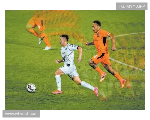 右脚球技卓越的足球明星们如何在绿茵场上展现风采与实力